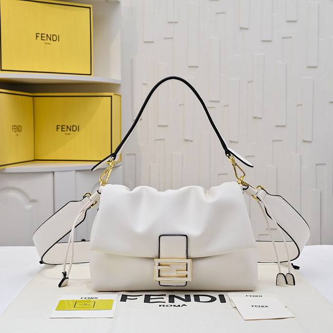 Fendi Mamma Baguette White nappa leather bag size 26,5x8,5x18cm - 1