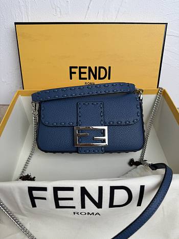 Fendi Women's Navy Baguette Mini Leather Shoulder Bag 19.5x4.5x13cm