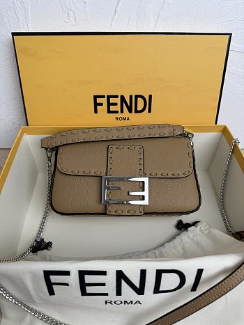 Fendi Women's Brown Baguette Mini Leather Shoulder Bag 19.5x4.5x13cm