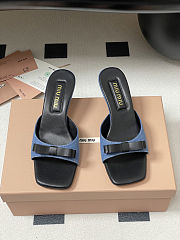 Miumiu minimalist bow-strap kitten heel sand height: 5.5cm - 4