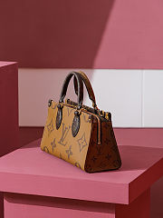 Louis Vuitton OnTheGo East West bag in Monogram 25*13*10 cm - 6