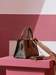 Louis Vuitton OnTheGo East West bag in Monogram 25*13*10 cm - 4
