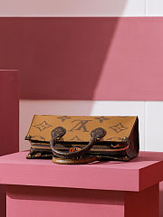 Louis Vuitton OnTheGo East West bag in Monogram 25*13*10 cm - 3