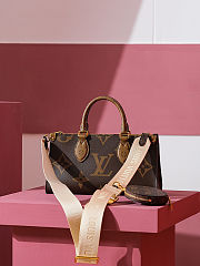 Louis Vuitton OnTheGo East West bag in Monogram 25*13*10 cm - 2