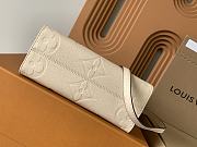 LV OnTheGo PM Monogram Empreinte Bag in Beige size 25.0 x 19.0 x 11.5 - 6