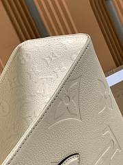 LV OnTheGo PM Monogram Empreinte Bag in Beige size 25.0 x 19.0 x 11.5 - 5