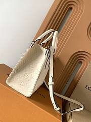 LV OnTheGo PM Monogram Empreinte Bag in Beige size 25.0 x 19.0 x 11.5 - 3
