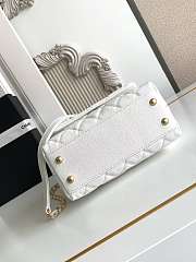  Chanel Caviar Quilted Coco Flap White size 19x13x9cm - 4