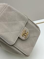 Chanel 25 Small Hobo Bag Grey Suede with Gold Hardware size 22x20x12cm - 2