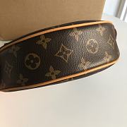 LV Loop Bag Monogram size 23 x 13 x 6 cm - 6