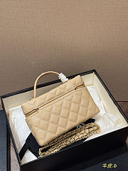 Chanel Caviar Vanity Case in Beige with Gold Hardware Size 20x12cm - 4