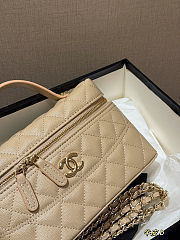 Chanel Caviar Vanity Case in Beige with Gold Hardware Size 20x12cm - 3