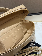 Chanel Caviar Vanity Case in Beige with Gold Hardware Size 20x12cm - 2