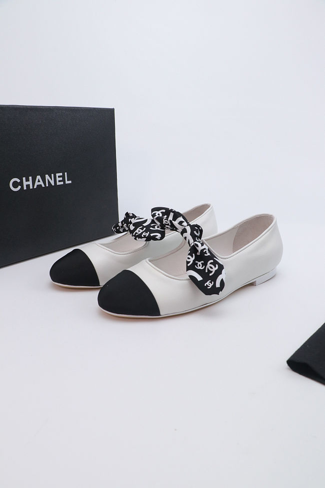Chanel Mary Janes in Lambskin Silk and Grosgrain - 1