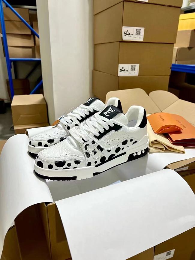 LV Trainer Yayoi Kusama Black White - 1