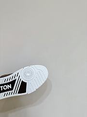 Louis Vuitton trainer sneakers mocha crocodile print - 2
