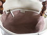 Gucci Diana medium shoulder bag in white leather Size 30 x 23 x 6.5cm - 2