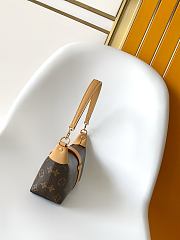 LV Pochette Mia Monogram Wallets and Small Leather Size 14.5x8x22cm - 5