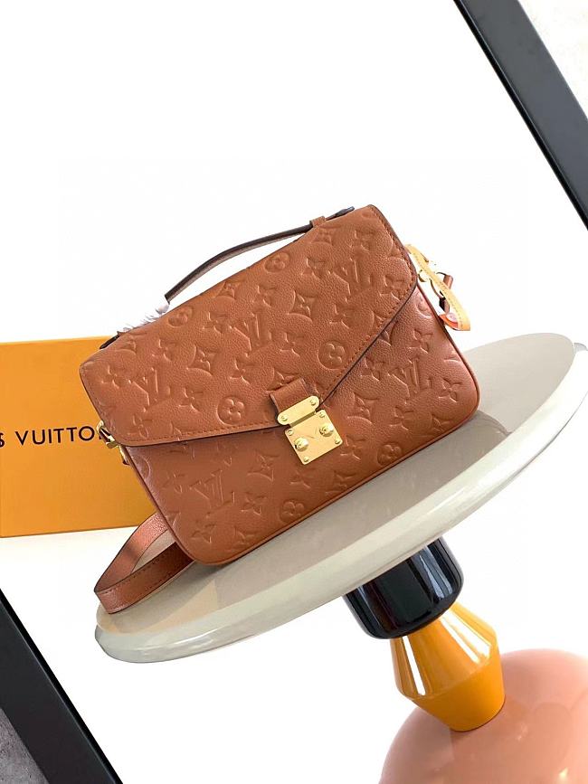 LV Pochette Métis Monogram Empreinte Leather M12711 Size 25x19x 7.0cm - 1