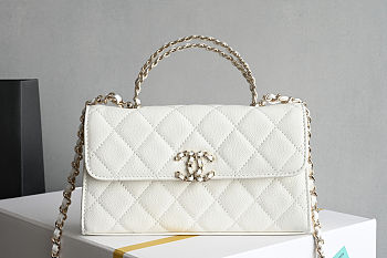 Chanel Matelasse Caviar Leather Handbag White Size 10x18x4.5cm