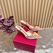 Valentino VLogo 40 velvet slingback pumps in pink - 5