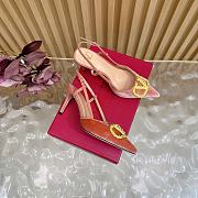 Valentino VLogo 40 velvet slingback pumps in pink - 3