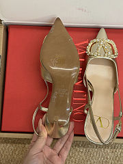 Valentino Garavani 80mm VLogo Signature Slingback Pumps in Gold Tone - 2