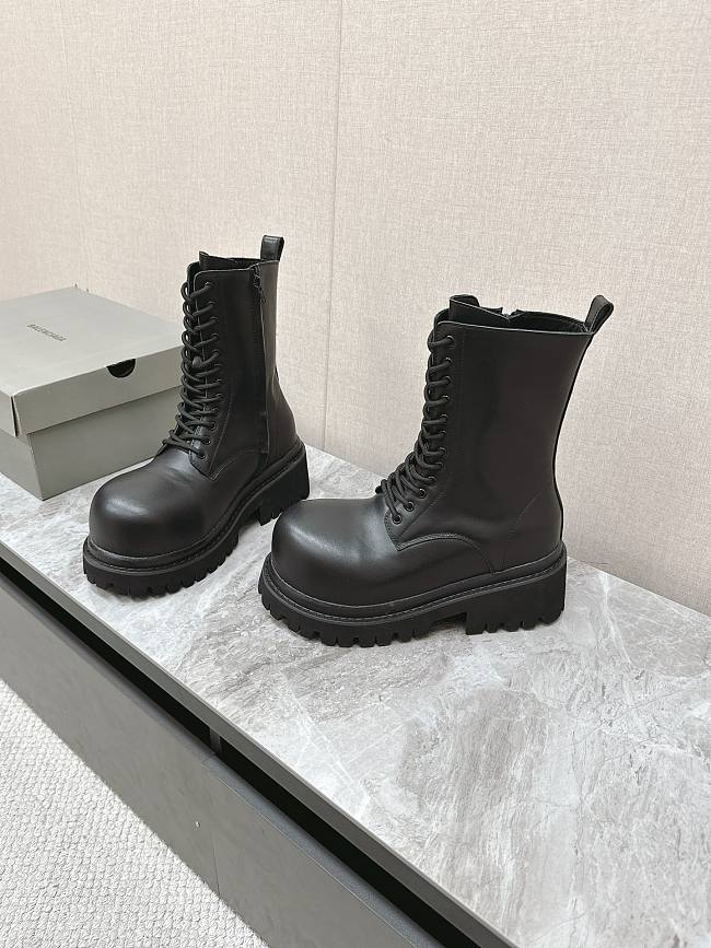 Balenciaga Stomper leather boots in black - 1