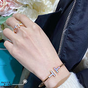 Tiffany Wire Bracelet in Yellow Gold with Mother-of-pearl - 2