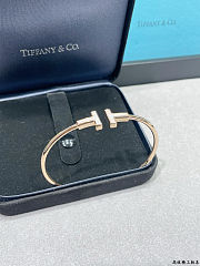 Tiffany Wire Bracelet in Yellow Gold with Mother-of-pearl - 6