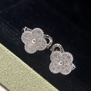 Van Cleef & Arpels' classic diamond, dot and clover