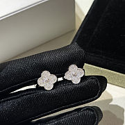 Van Cleef & Arpels' classic diamond, dot and clover - 5