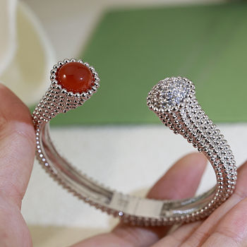 VCA Perlée couleurs bracelet medium model 18K Silver Carnelian Diamond