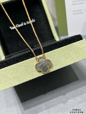 VAN CLEEF & ARPELS Alhambra rose-gold mother-of-pearl pendant 18K GOLD