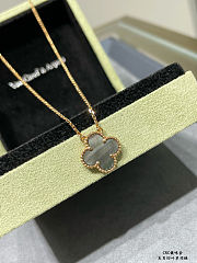 VAN CLEEF & ARPELS Alhambra rose-gold mother-of-pearl pendant 18K GOLD - 4