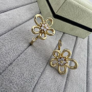 Van Cleef & Arpels Flowerlace Between the Finger Gold Ring - 4