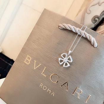 BULGARI White gold Fiorever Necklace with 0.6 ct Diamonds