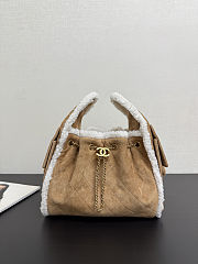 Chanel Brown Suede Quilted Shearling Small 25 Handbag Size 30x26x14cm - 1