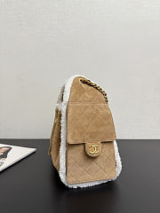Chanel Brown Suede Quilted Shearling Small 25 Handbag Size 30x26x14cm - 5