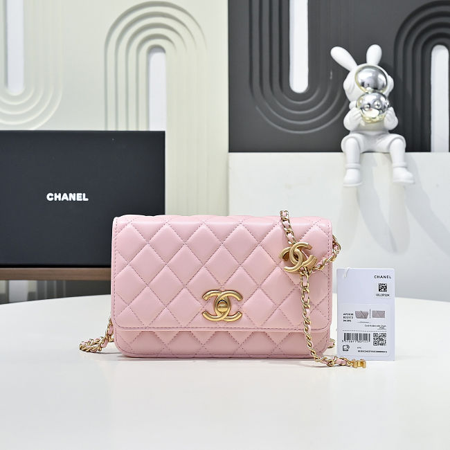 Chanel Shiny Lambskin Quilted Golden Links Wallet On Chain Size 12x19x3.5cm - 1