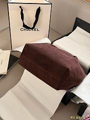  Chanel Maxi Hobo Bag in coffee brown suede calfskin and lambskin with gold-tone - 2