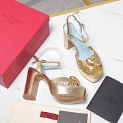 VALENTINO GARAVANI Embellished metallic leather platform Gold sandals  - 6