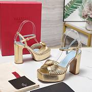 VALENTINO GARAVANI Embellished metallic leather platform Gold sandals  - 2