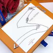 Louis Vuitton Metal Essential V Supple Necklace Silver - 4