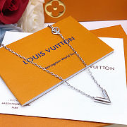Louis Vuitton Metal Essential V Supple Necklace Silver - 3