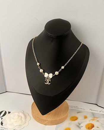 Chanel necklace for ladie