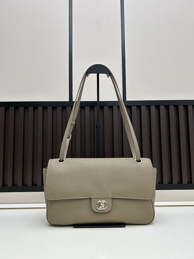 CHANEL 2026 - Chanel Maxi Flapbag Grained Calfskin & Silver Metal Taupe Beige - 1