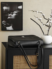 CHANEL 2026 - Maxi flapbag Grained calfskin & gold-tone metal Black - 4