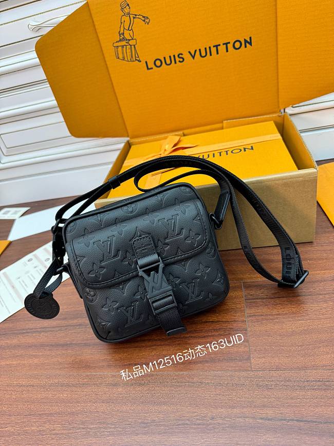 LV S Lock Messenger M58489 Size 18x17x7.8CM - 1