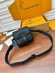LV S Lock Messenger M58489 Size 18x17x7.8CM - 2